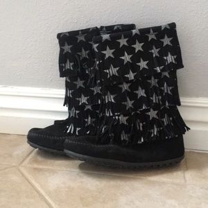 Minnetonka Girls Star 3-Layer Fringe Boot
